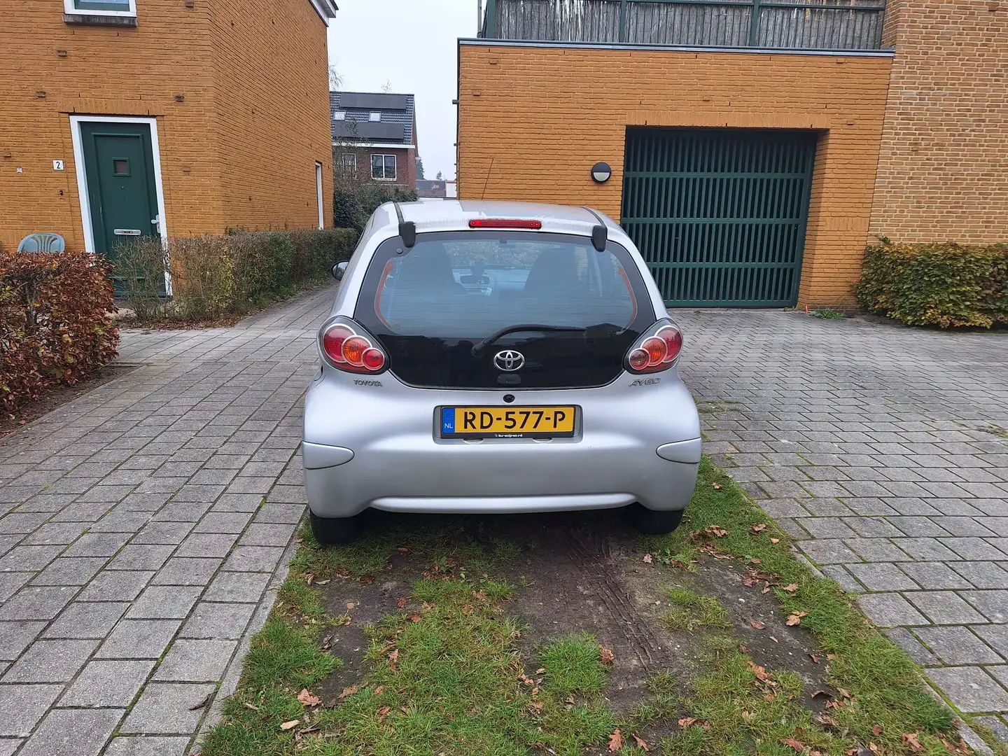 Toyota Aygo Aygo 1.0-12V Access Zilver - 1
