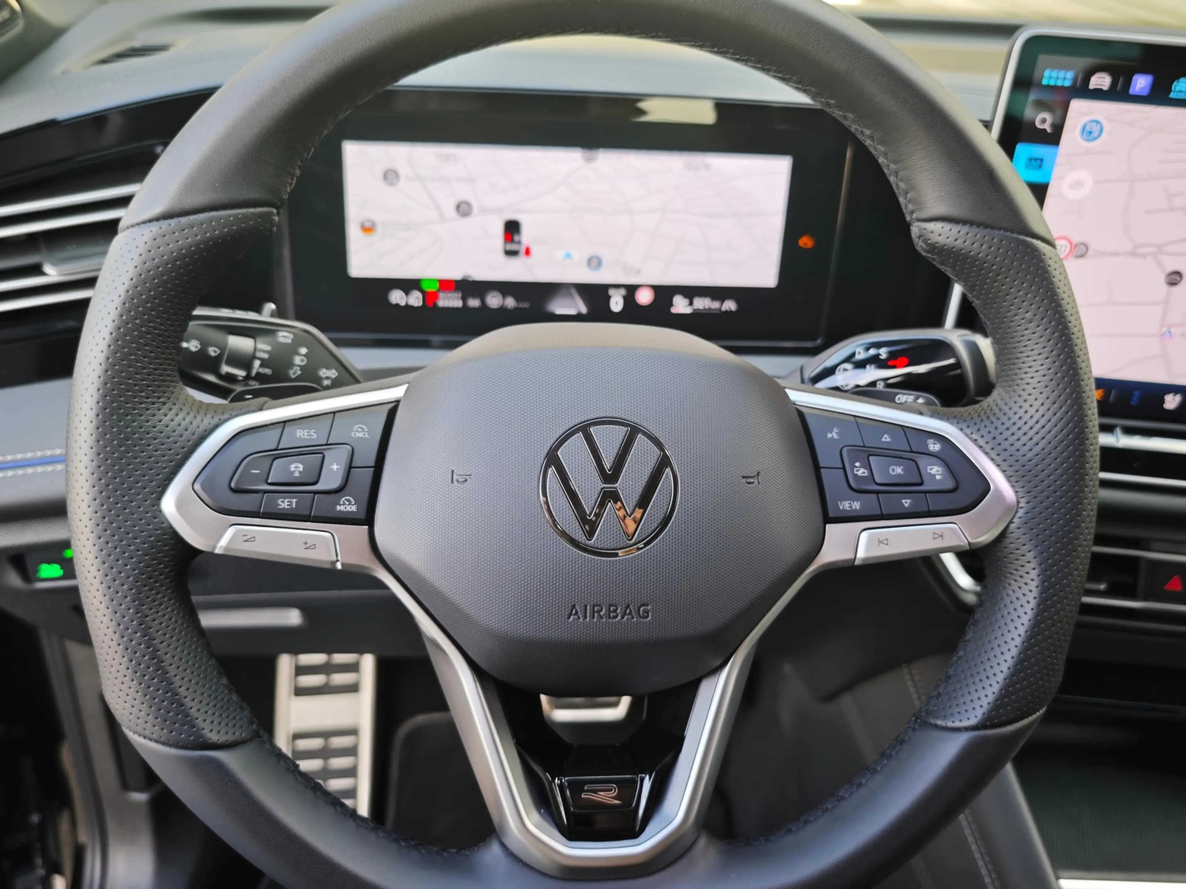 Volkswagen Tiguan R-Line eHybrid Leder*AHK*'HuD*Matrix*Harman* — photo 9