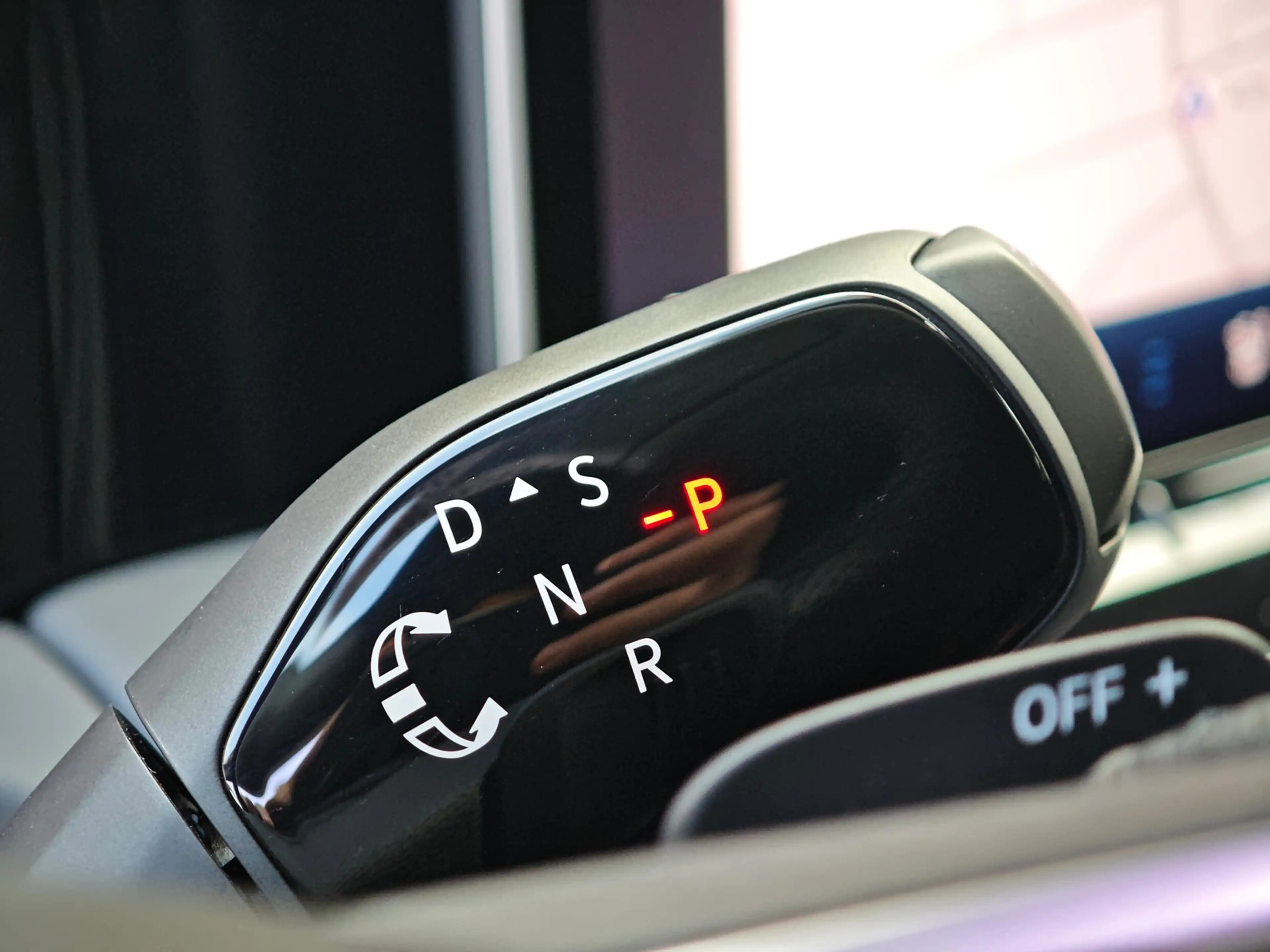 Volkswagen Tiguan R-Line eHybrid Leder*AHK*'HuD*Matrix*Harman* — photo 11