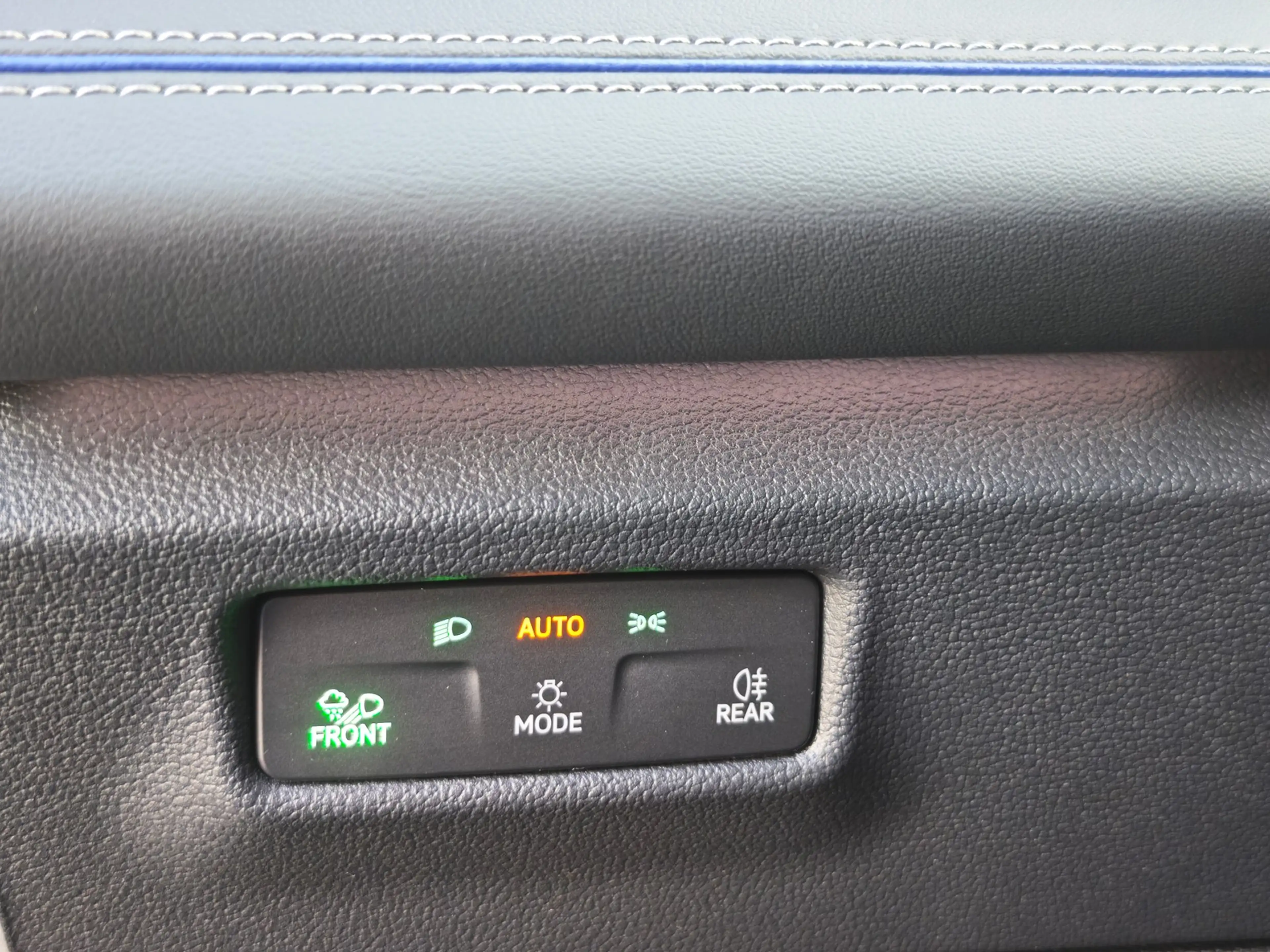 Volkswagen Tiguan R-Line eHybrid Leder*AHK*'HuD*Matrix*Harman* — photo 8
