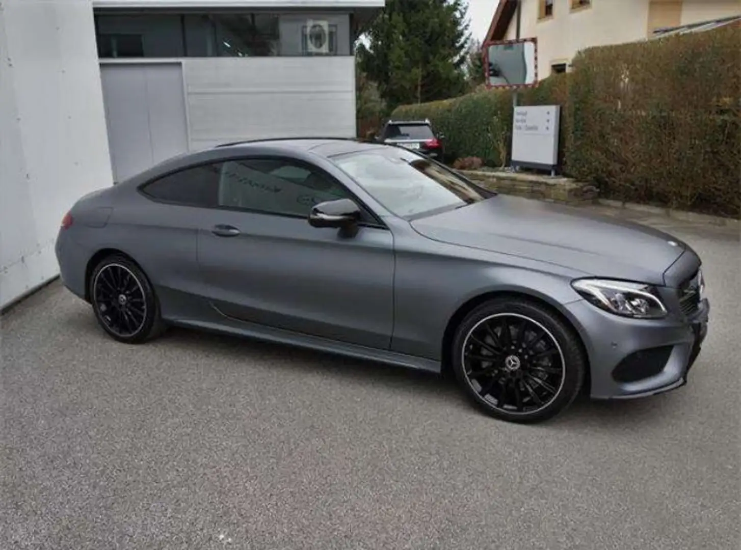 Mercedes-Benz C 250 Coupe 4Matic AMG Line Night Edition Grau - 1