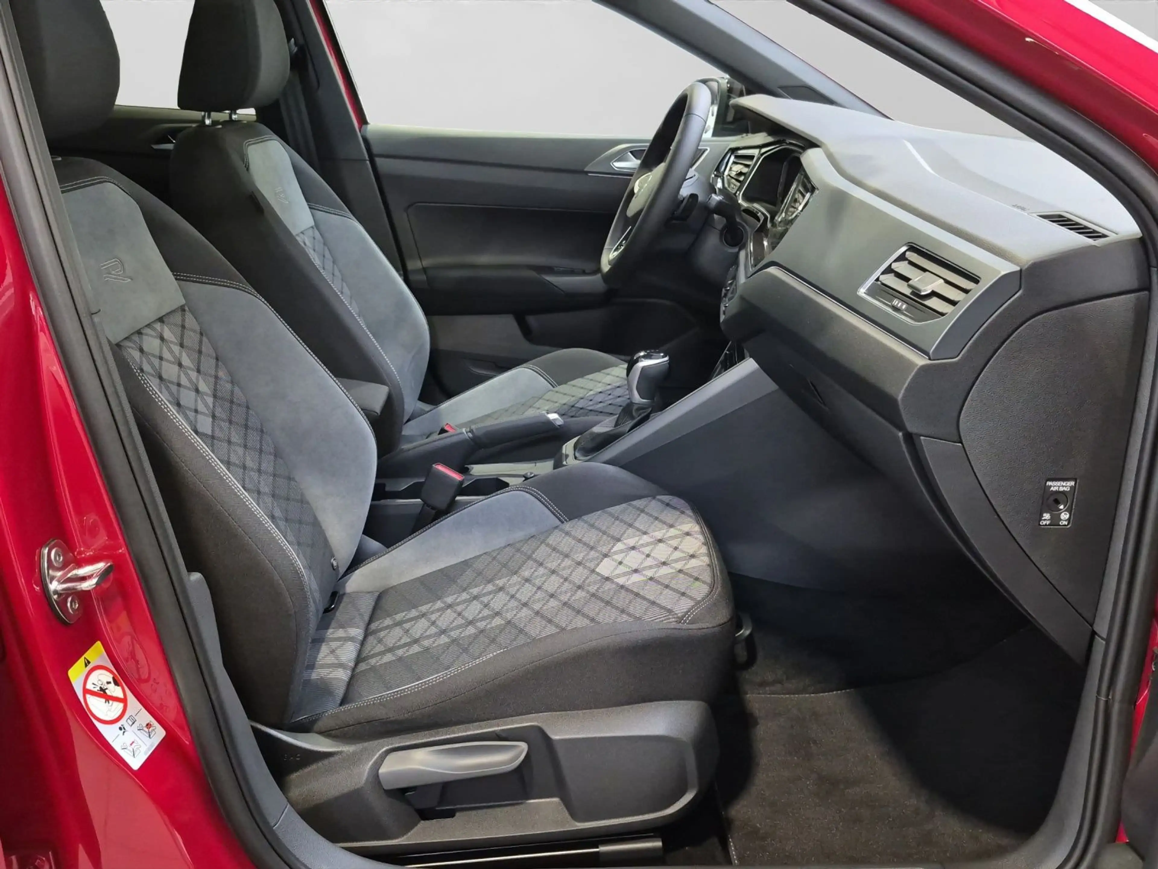 Volkswagen Taigo 1.5 TSI DSG R-LINE AHK PANO REAR VIEW NAVI — photo 4