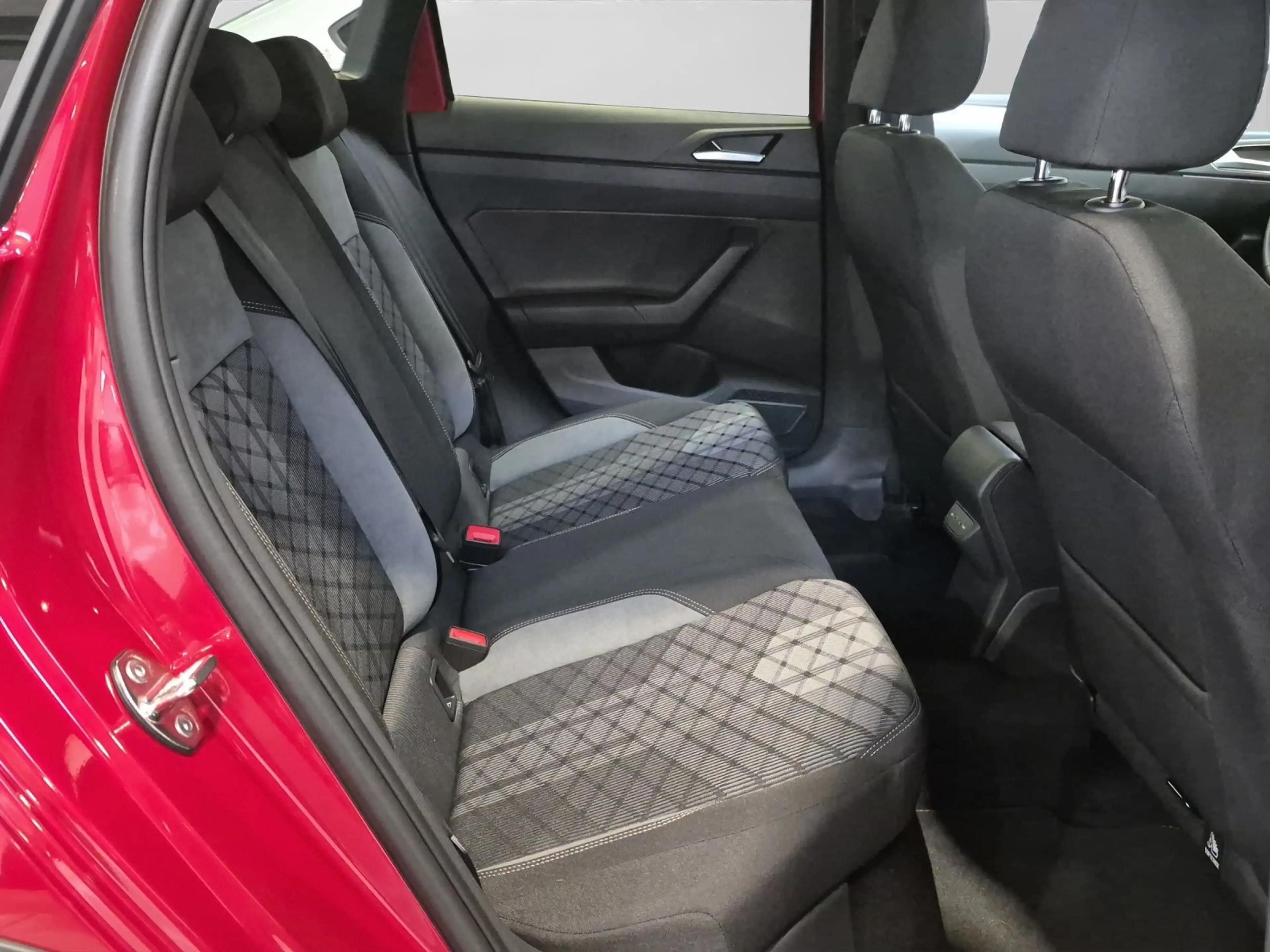 Volkswagen Taigo 1.5 TSI DSG R-LINE AHK PANO REAR VIEW NAVI — photo 6