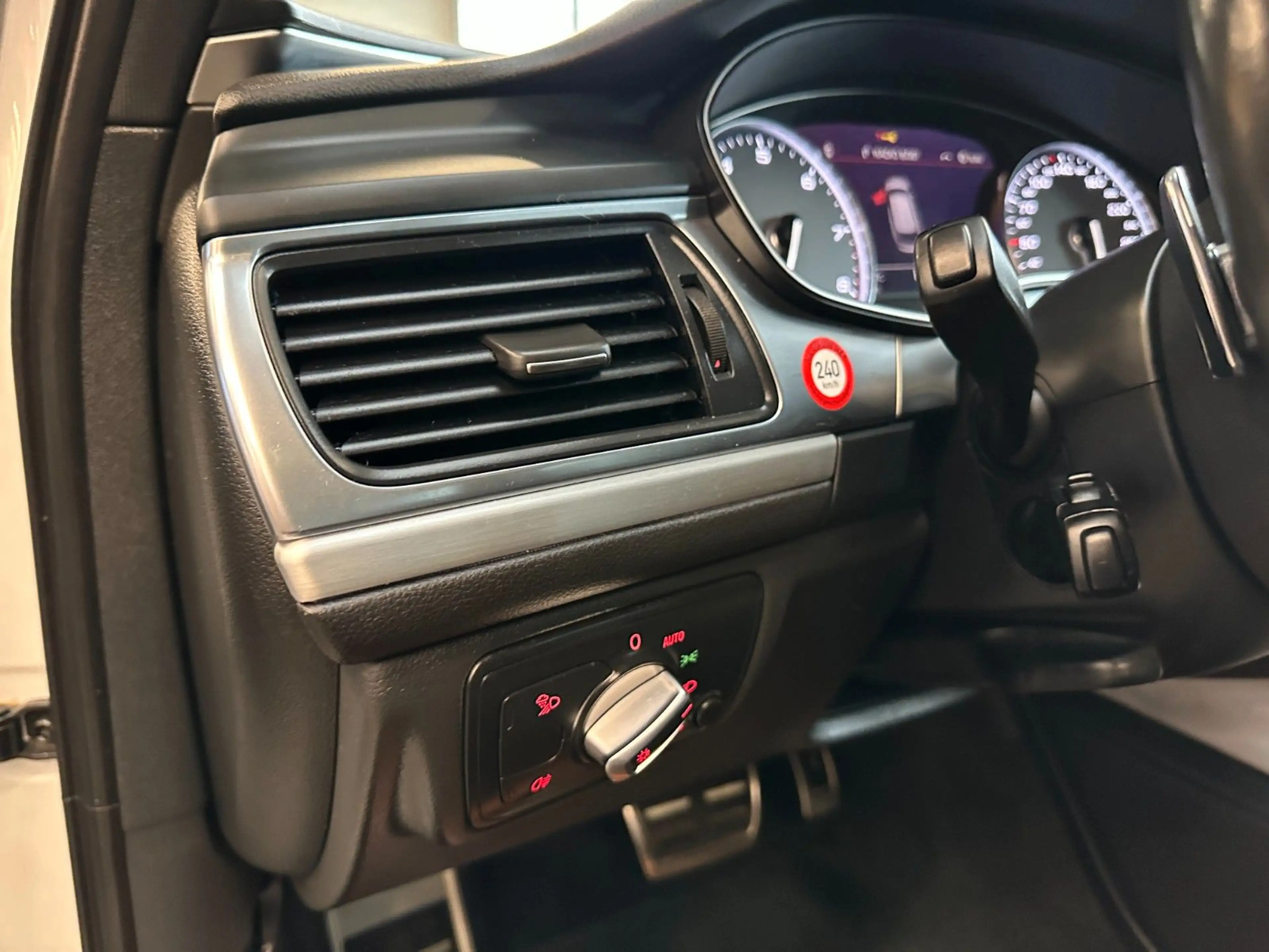 Audi S6 *MEMORY*PANO*4-ZONEN*BOSE*LED*ACC*AHK*LUFTFAHR — photo 11
