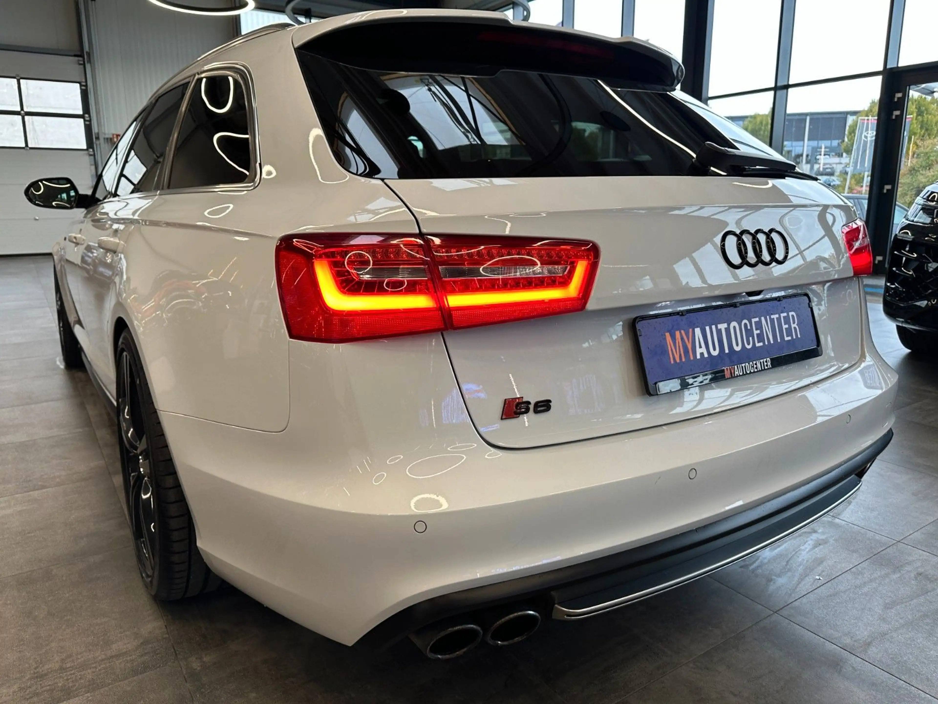Audi S6 *MEMORY*PANO*4-ZONEN*BOSE*LED*ACC*AHK*LUFTFAHR — photo 5