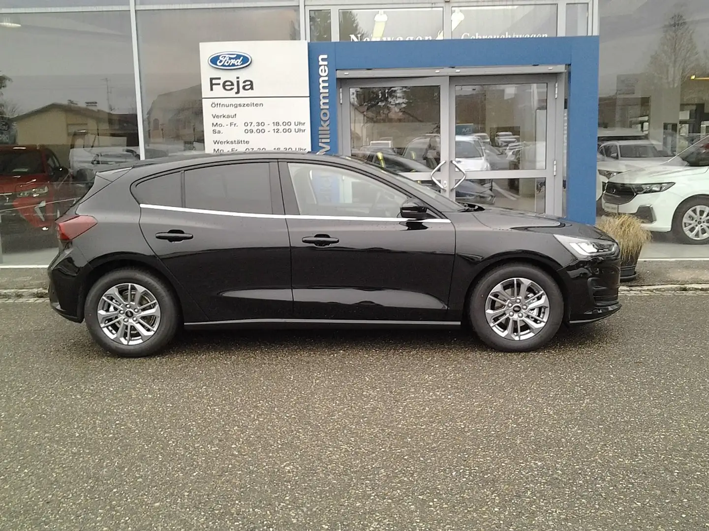 Ford Focus 1,5 EcoBlue Titanium Edition Aut. Schwarz - 2