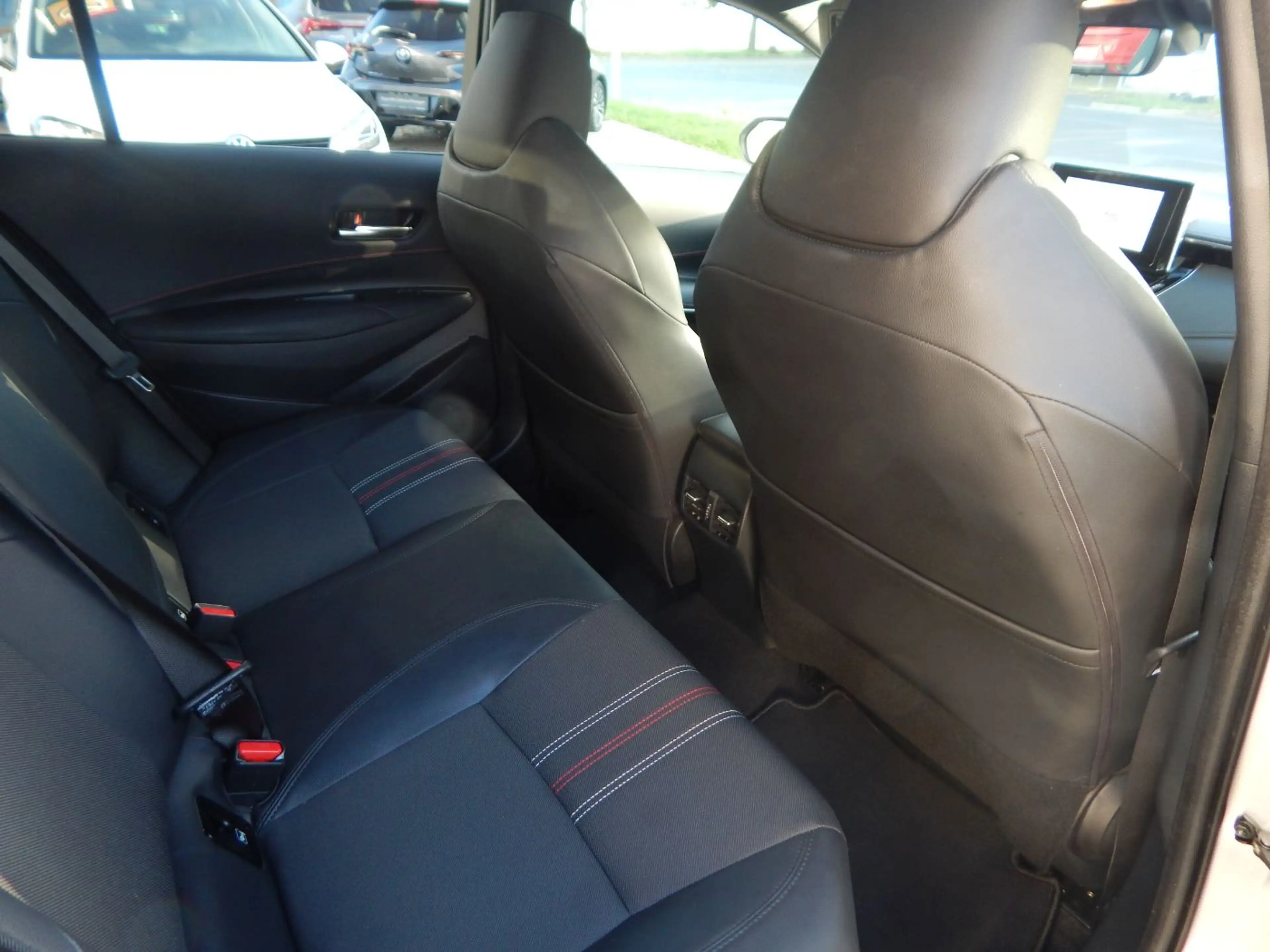 Toyota Corolla Touring s 2.0 GR Sport ACC+LED+Navi+SHZ — photo 11