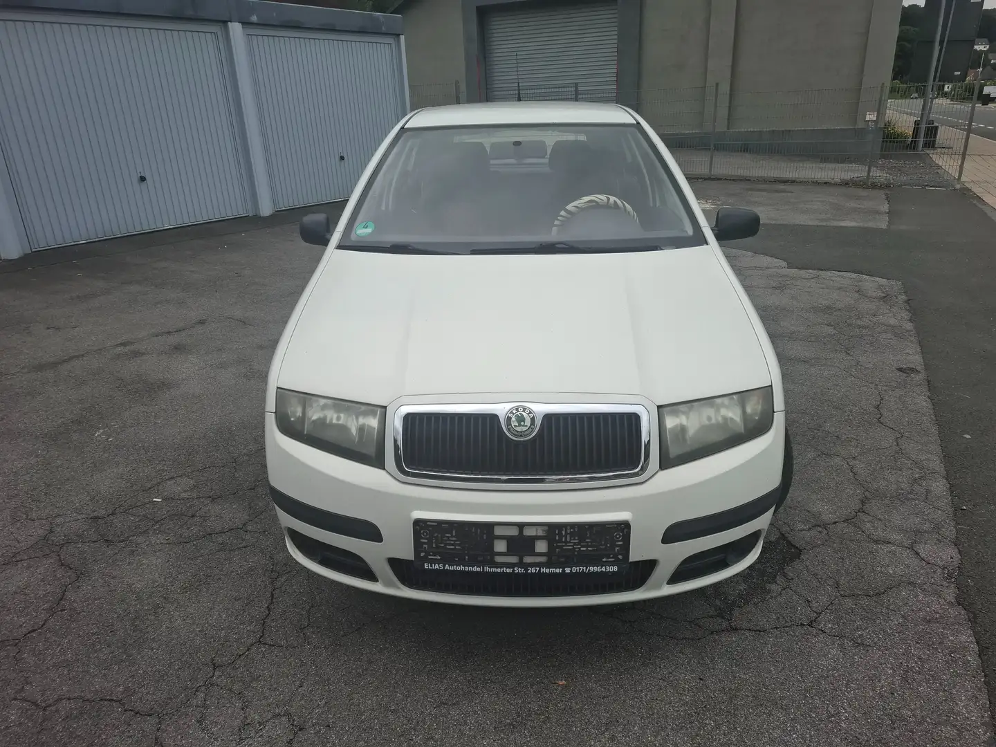 Skoda Fabia 1.2 HTP Classic Blanc - 2