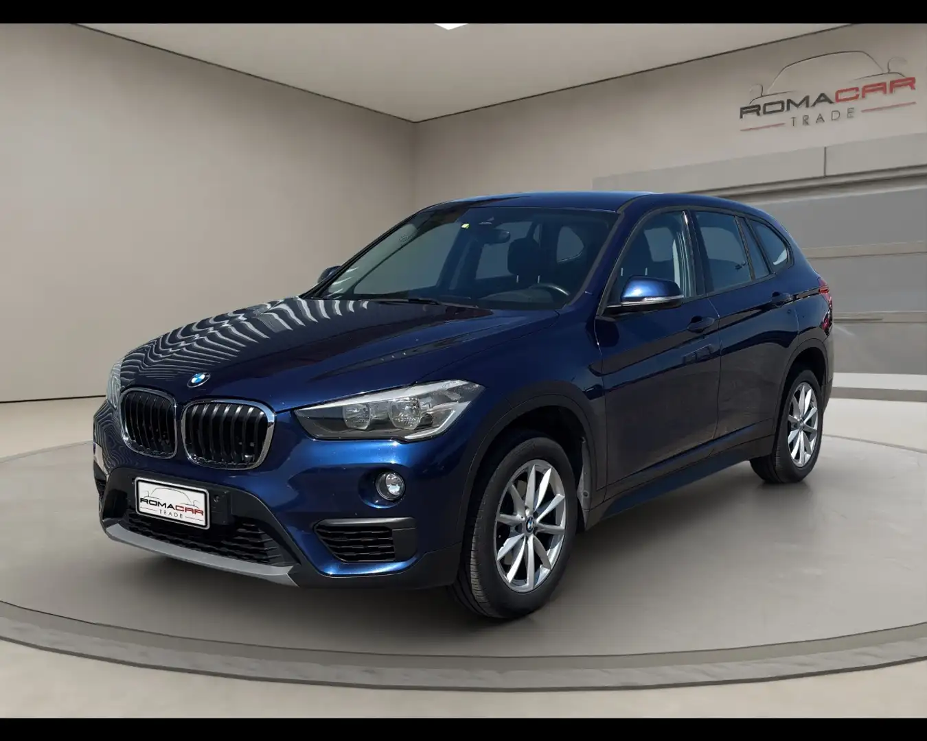 BMW X1 (F48) - X1 sDrive16d Sport Blau - 2