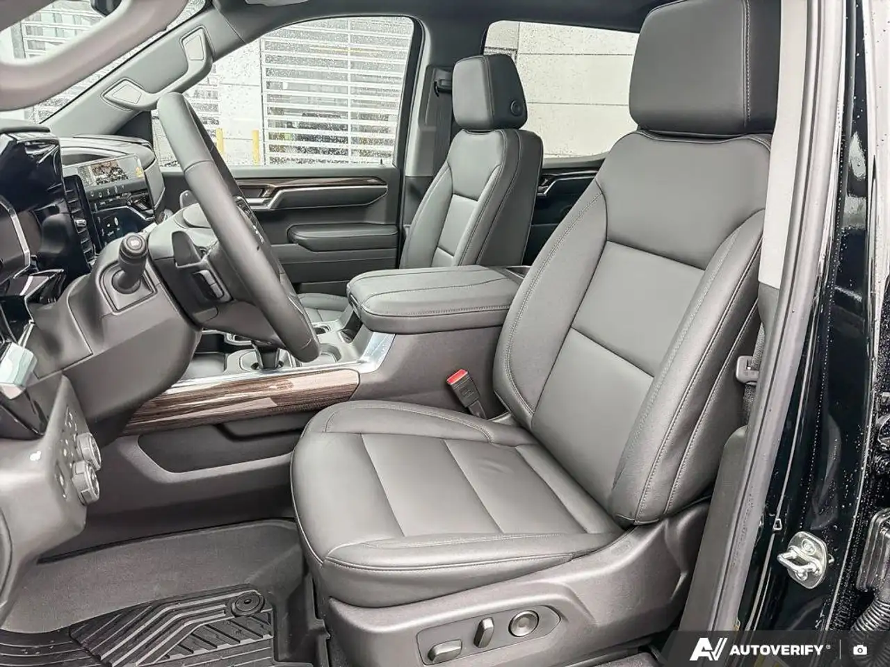 Chevrolet Silverado 1500 photo Chevrolet Silverado 1500
