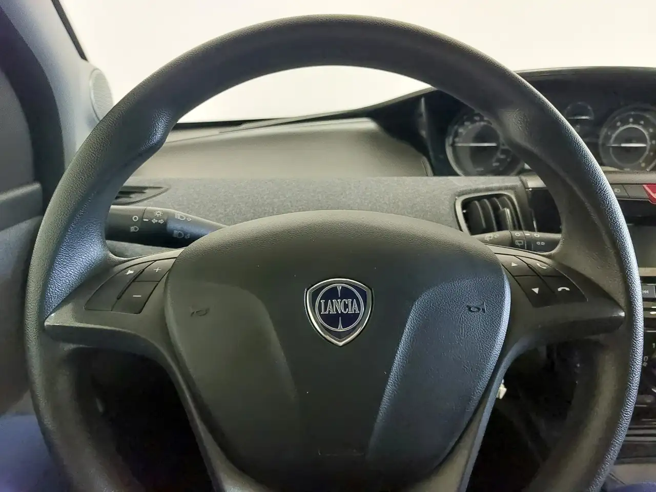 Lancia Ypsilon 2023 — фото 6