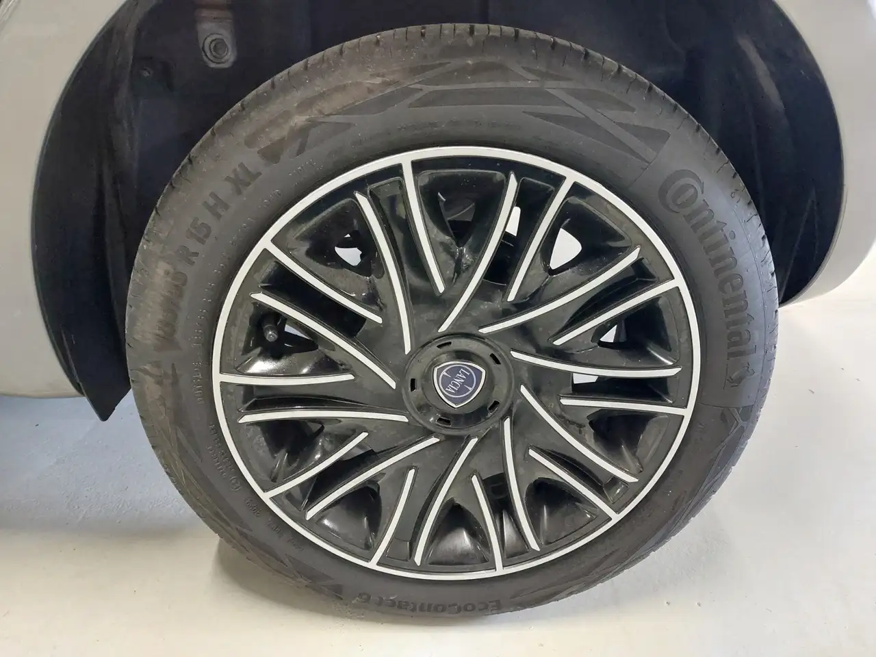 Lancia Ypsilon 2023 — фото 10