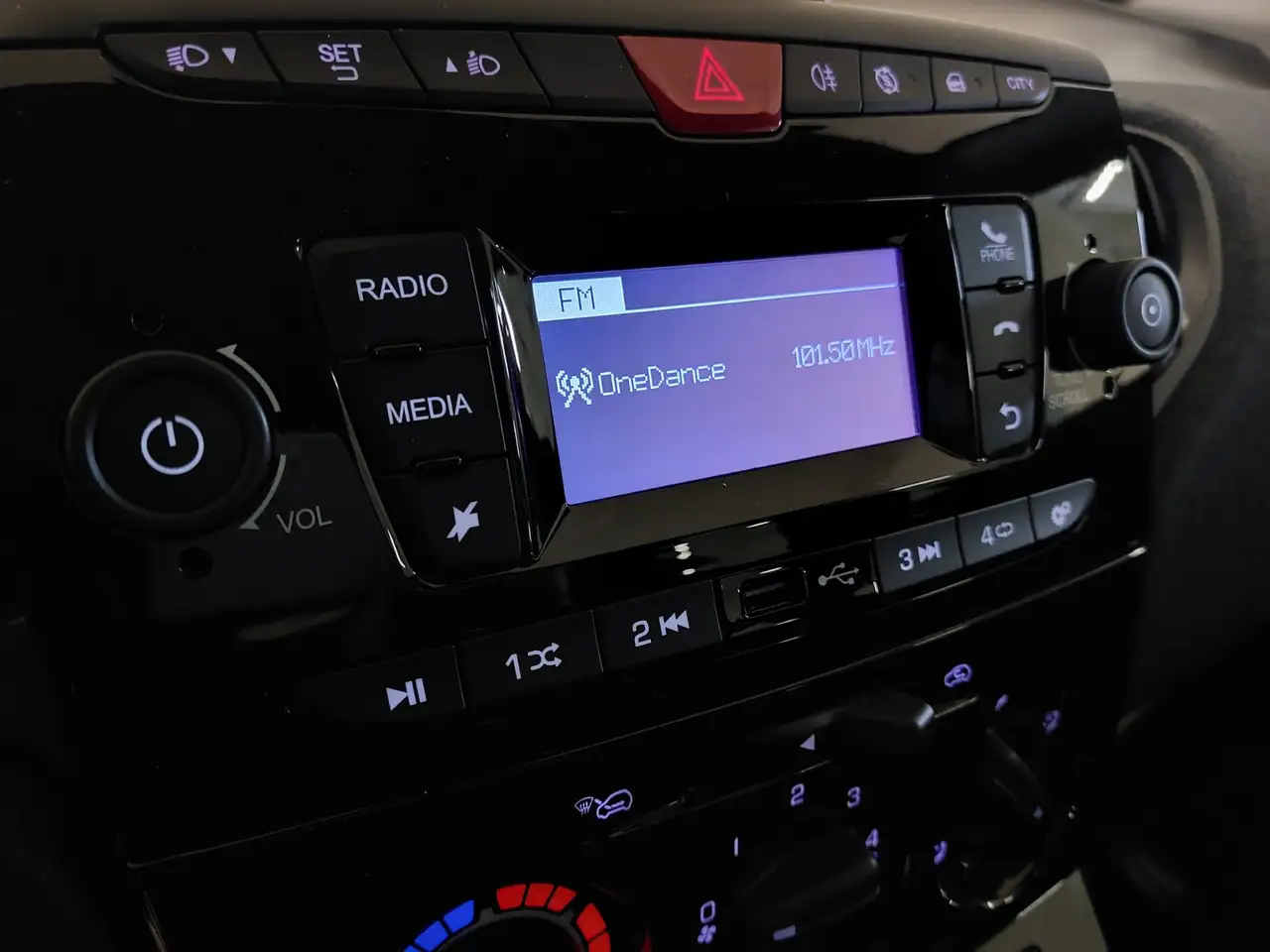 Lancia Ypsilon 2023 — фото 8
