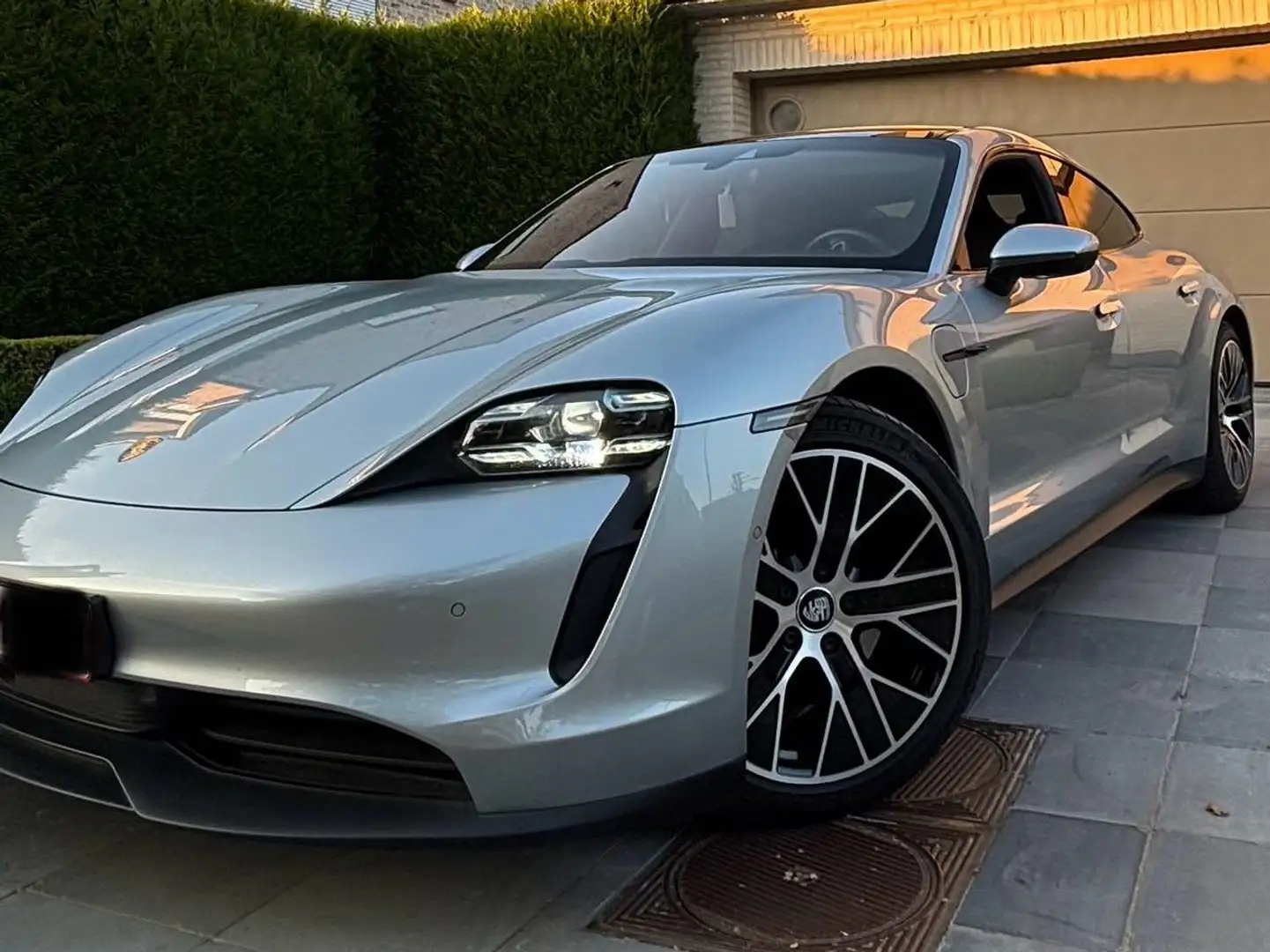 Porsche Taycan Taycan 93.4 kWh Taycan 4S Grijs - 1