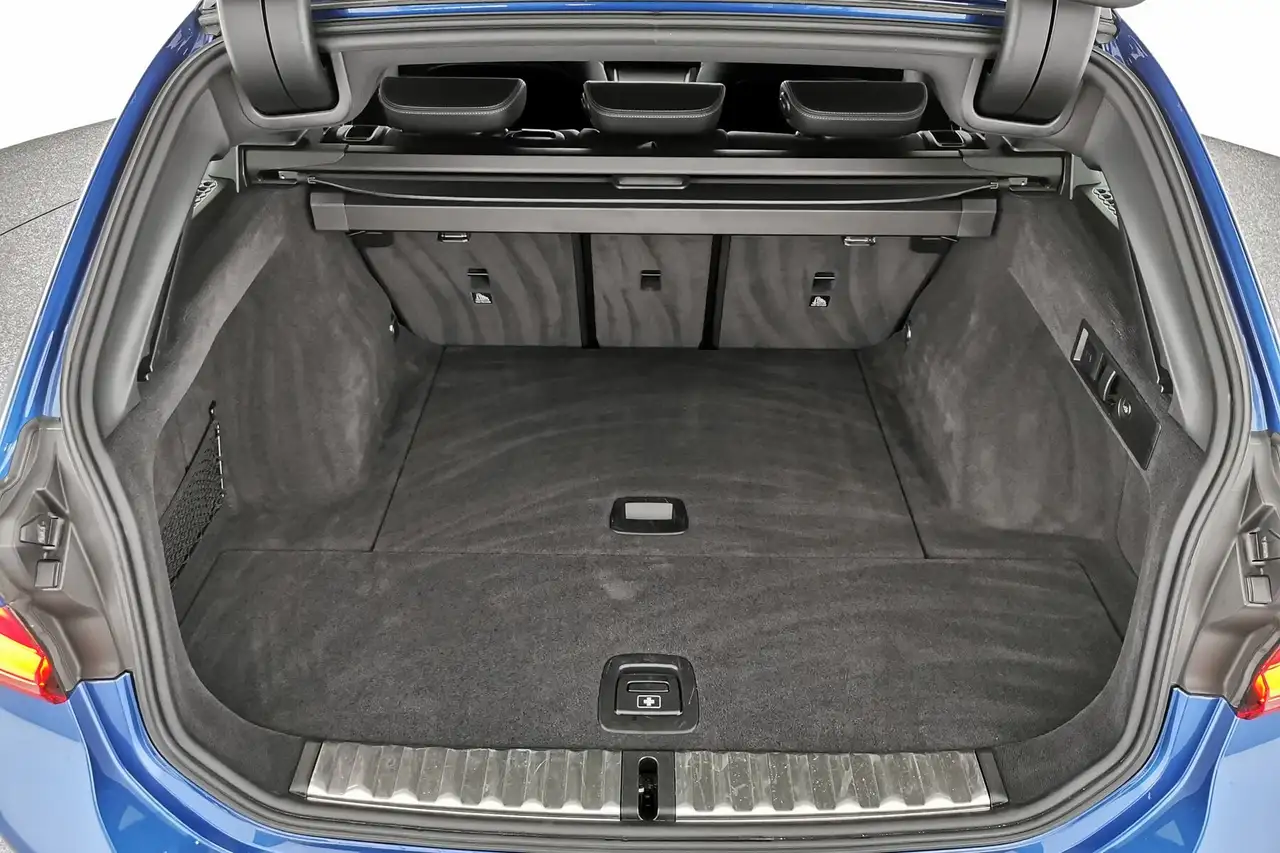 BMW 330 i xDrive M Sport PAN|ACC|HUD|ParkAs+360AHK 6