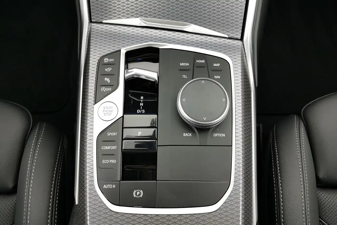 BMW 330 i xDrive M Sport PAN|ACC|HUD|ParkAs+360AHK 13