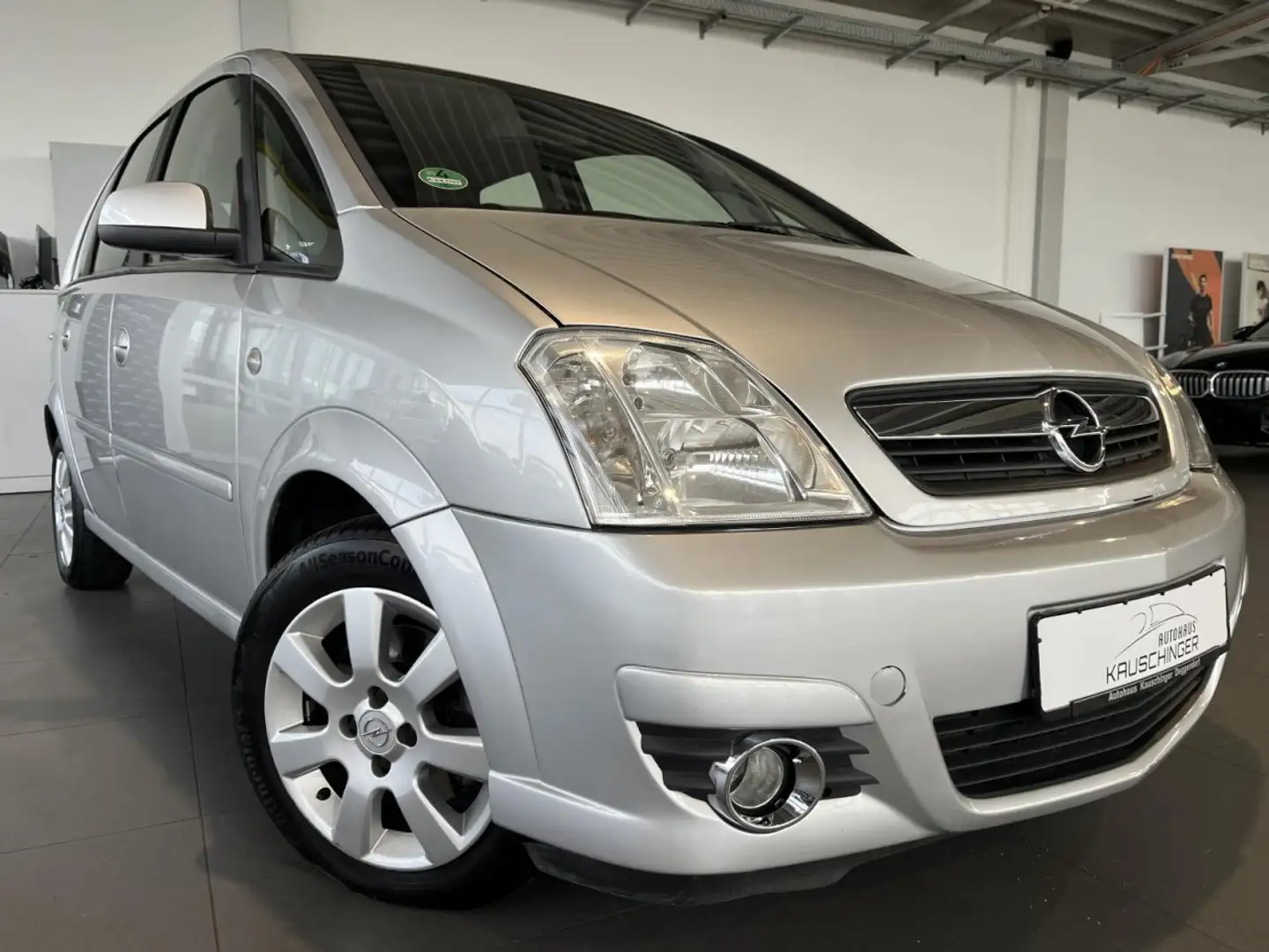 Opel Meriva Cosmo 1.6 AUTOMATIK NAVI SHZ KLIMA TÜV/NEU ALU Zilver - 1