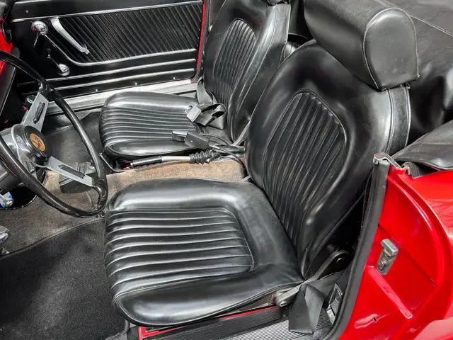 Alfa Romeo Spider view 12