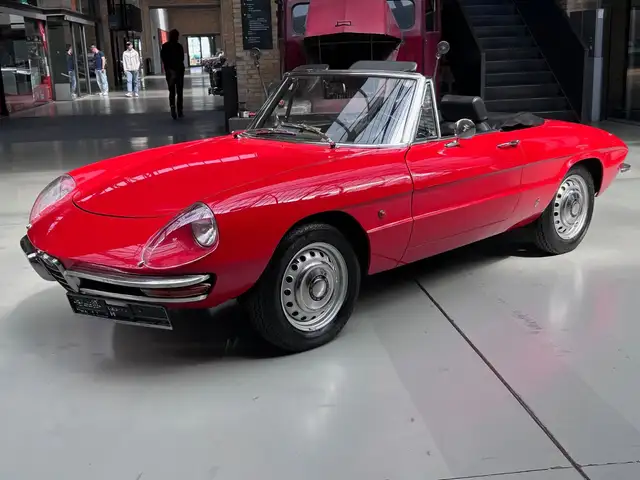 Alfa Romeo Spider view 9