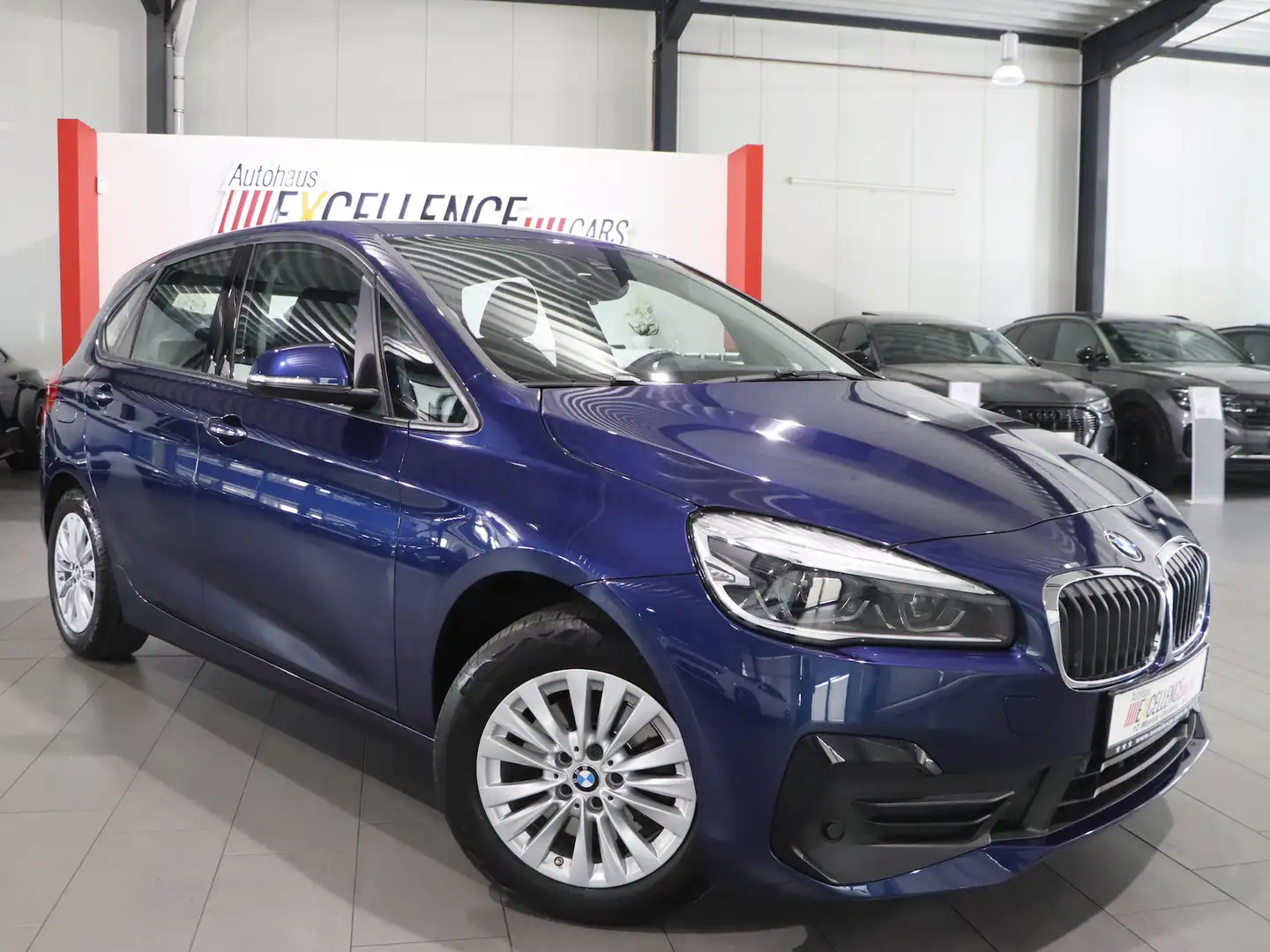 BMW 220 d xDrive Advantage / PANORAMA Blau - 2