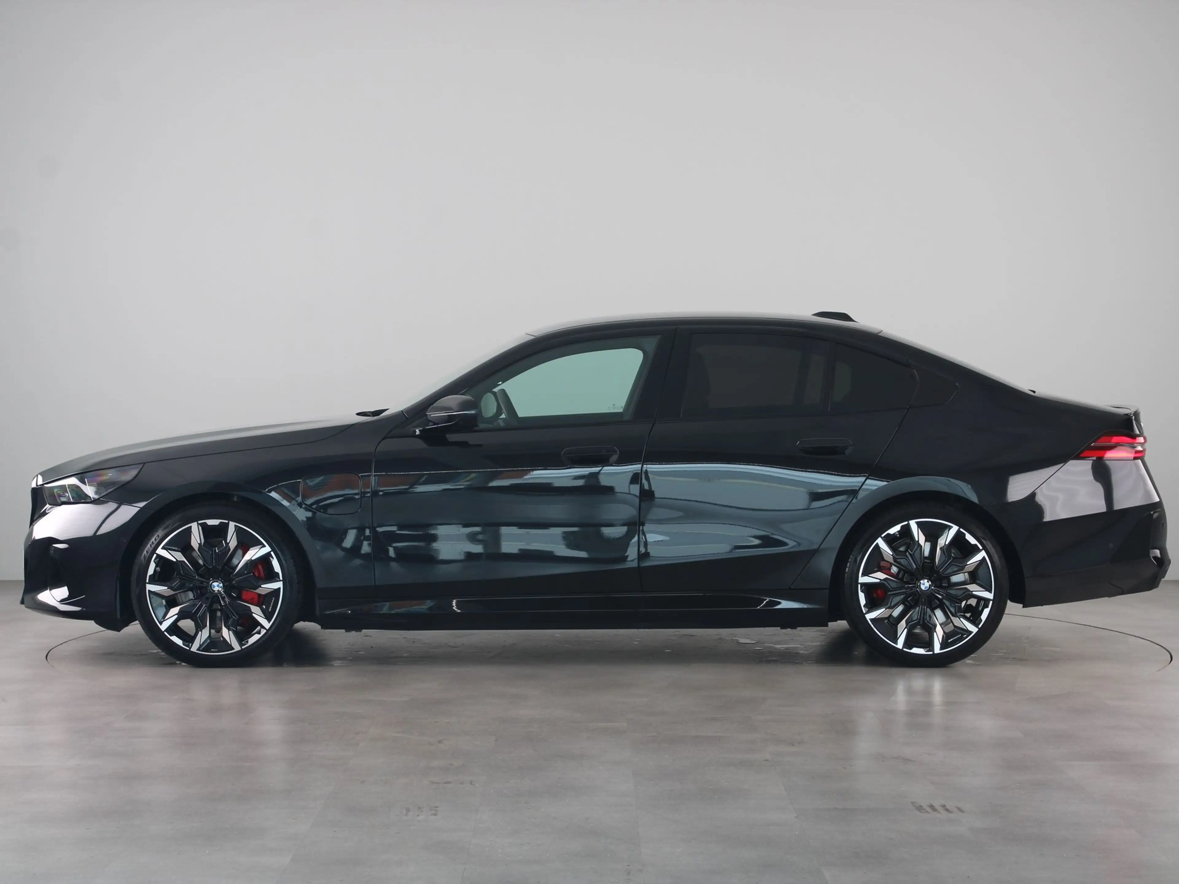 BMW 550 5 Serie 550e xDrive — photo 13