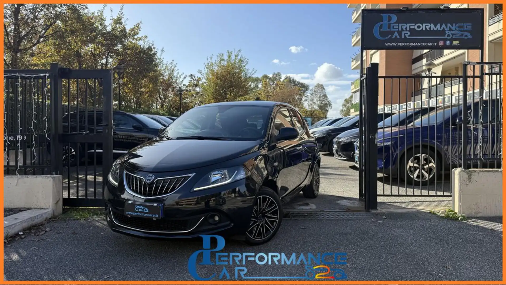 Lancia Ypsilon 1.0 FIREFLY S&S HYBRID GOLD*24M.G.*CARPLAY*LED*TEL Zwart - 1