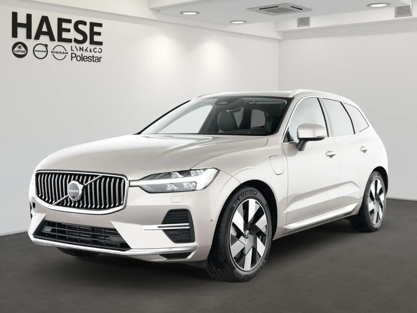 Volvo XC60 T6 Plus Bright Plug-In Hybrid AWD EU6e Luftfederun Or - 1