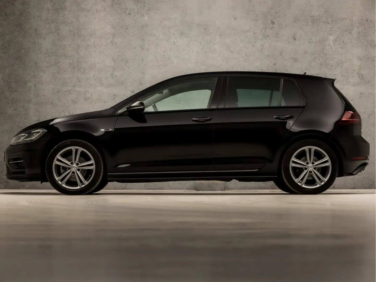Volkswagen Golf 1.5 TSI R-Line Sport 150Pk Automaat (VIRTUAL COCKP Zwart - 2