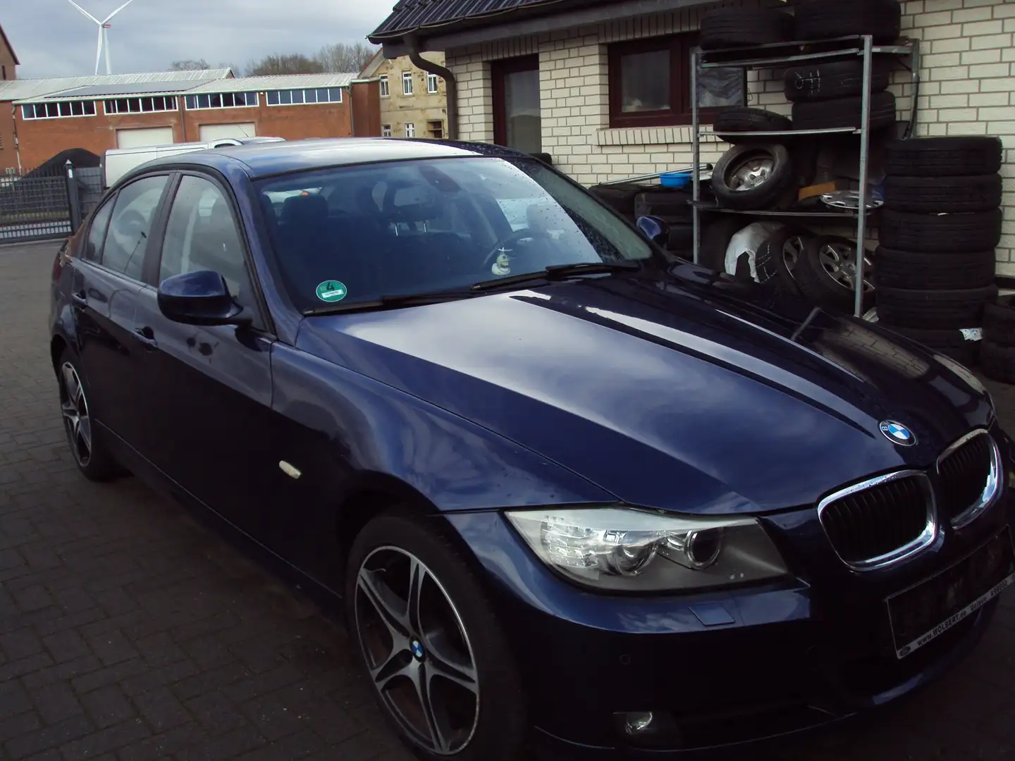 BMW 318 318d Blau - 2