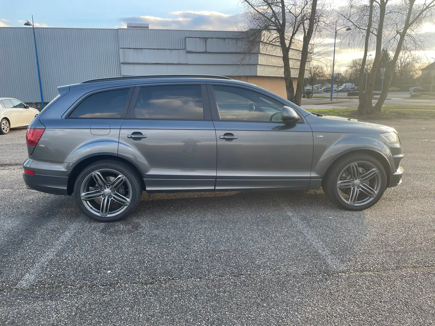Audi Q7 Q7 V6 3.0L 245 S-LINE Noir - 1