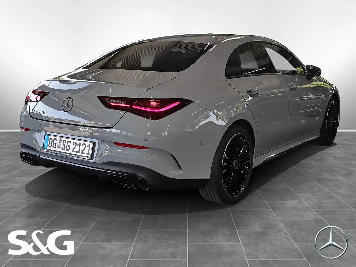 Mercedes-Benz CLA 200 Coupé AMG MBUX+RüKam+M-LED+Pano+Totwink Grijs - 2