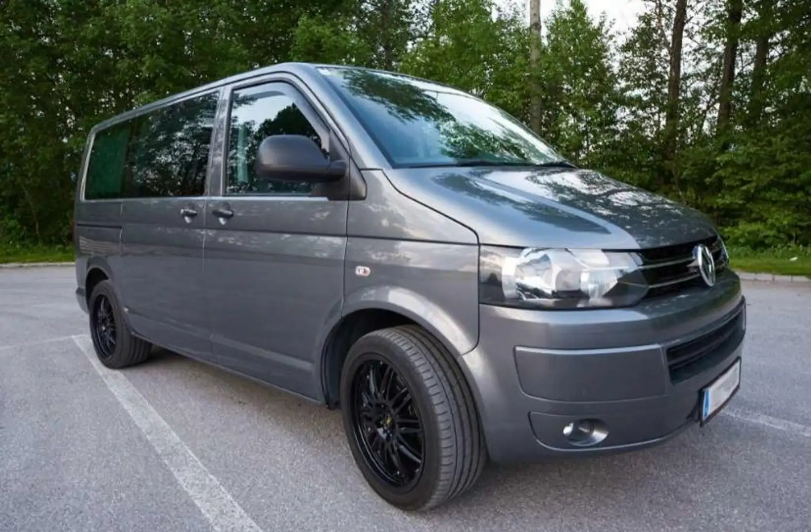 Volkswagen T5 Multivan VW Multivan Camper mit hochwertigem, variablem Camperausbau und umfangreicher Ausstattung Grau - 1
