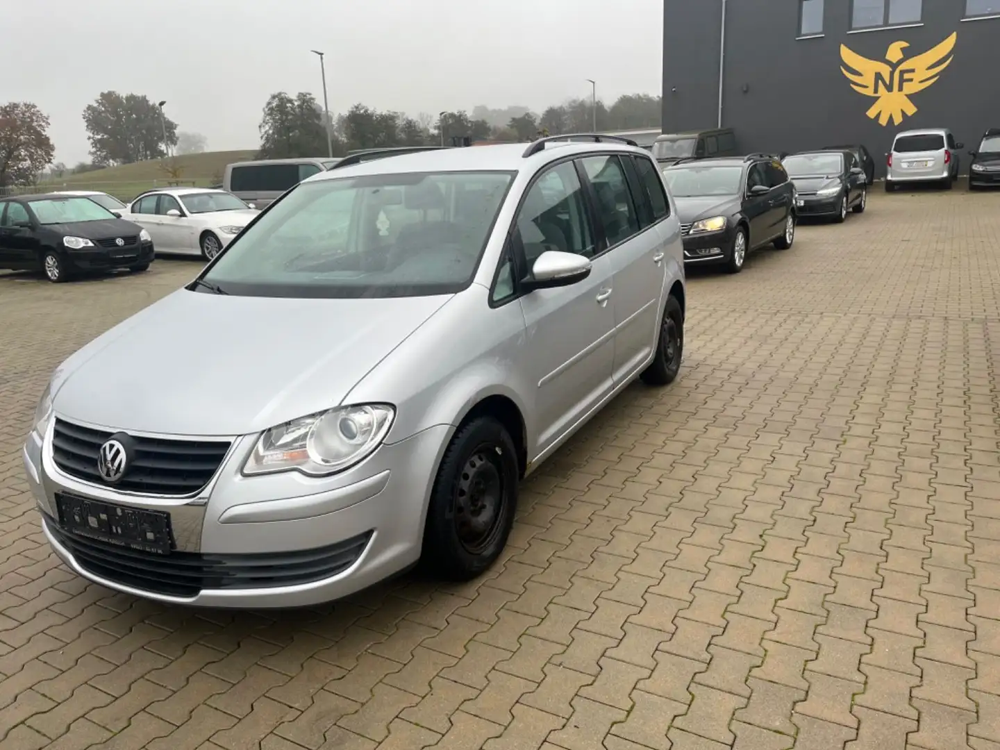 Volkswagen Touran Trendl. 1.4,AHK,7-Sitz,KEIN TÜV,EURO5, Zilver - 1