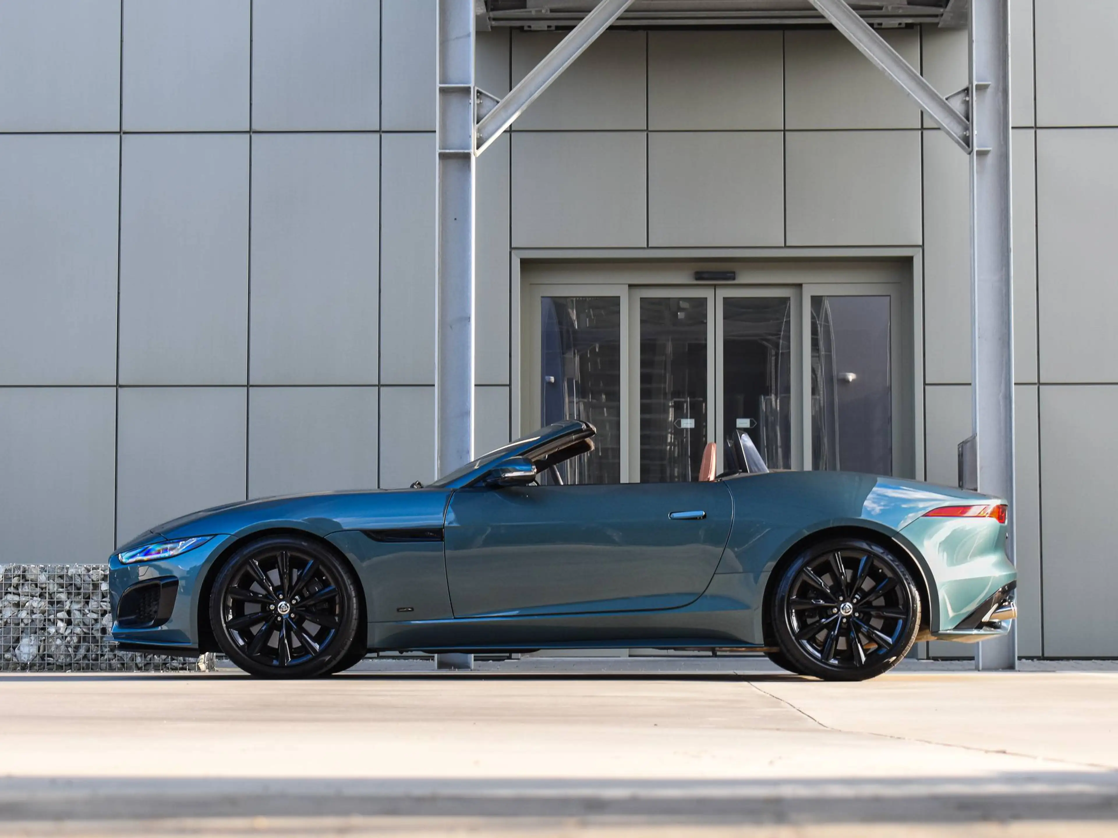 Jaguar F-Type 5.0 V8 R Cabriolet AWD P575 / Giola Green / Black Pack / FULL — photo 3