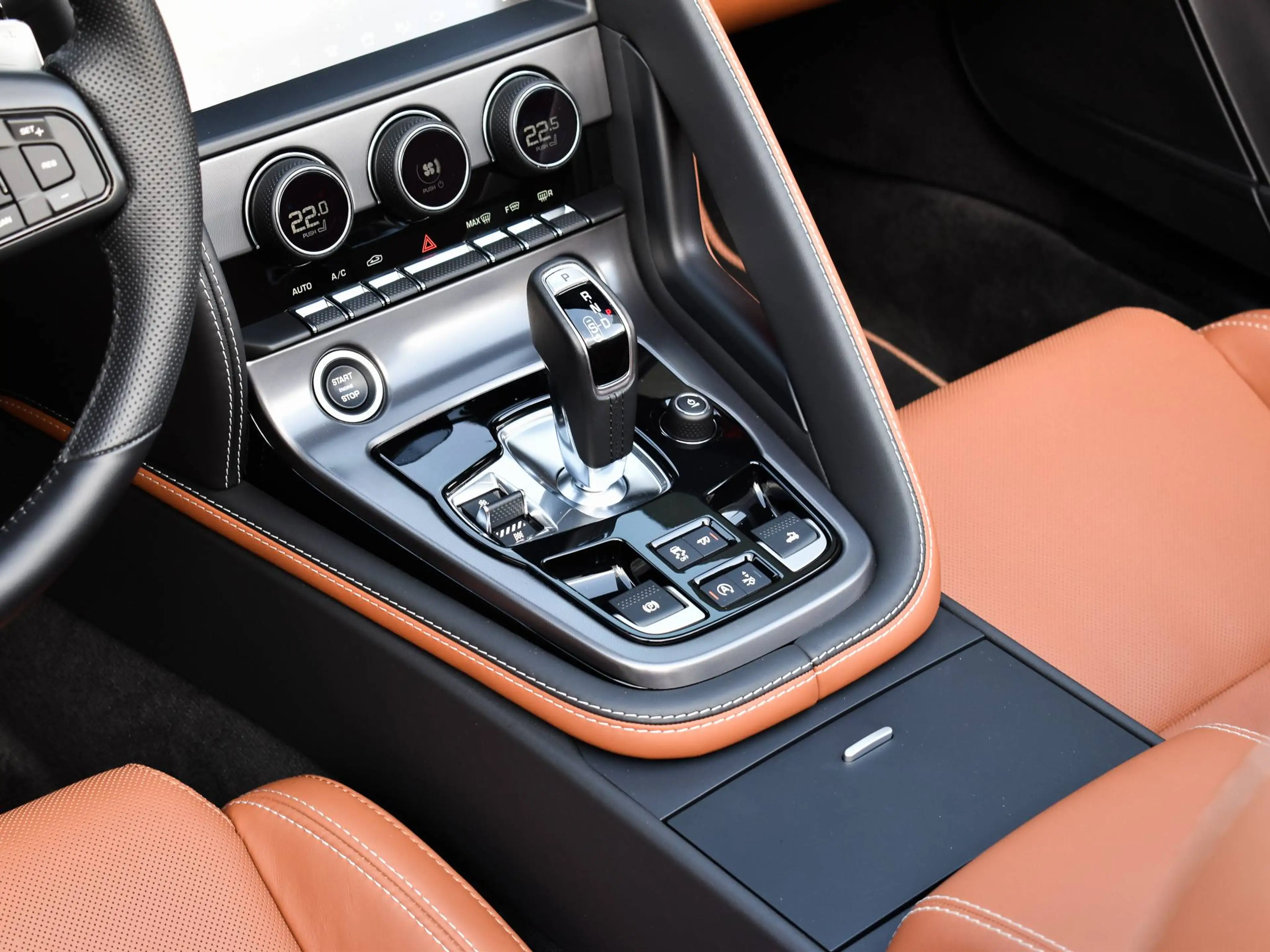 Jaguar F-Type 5.0 V8 R Cabriolet AWD P575 / Giola Green / Black Pack / FULL — photo 11