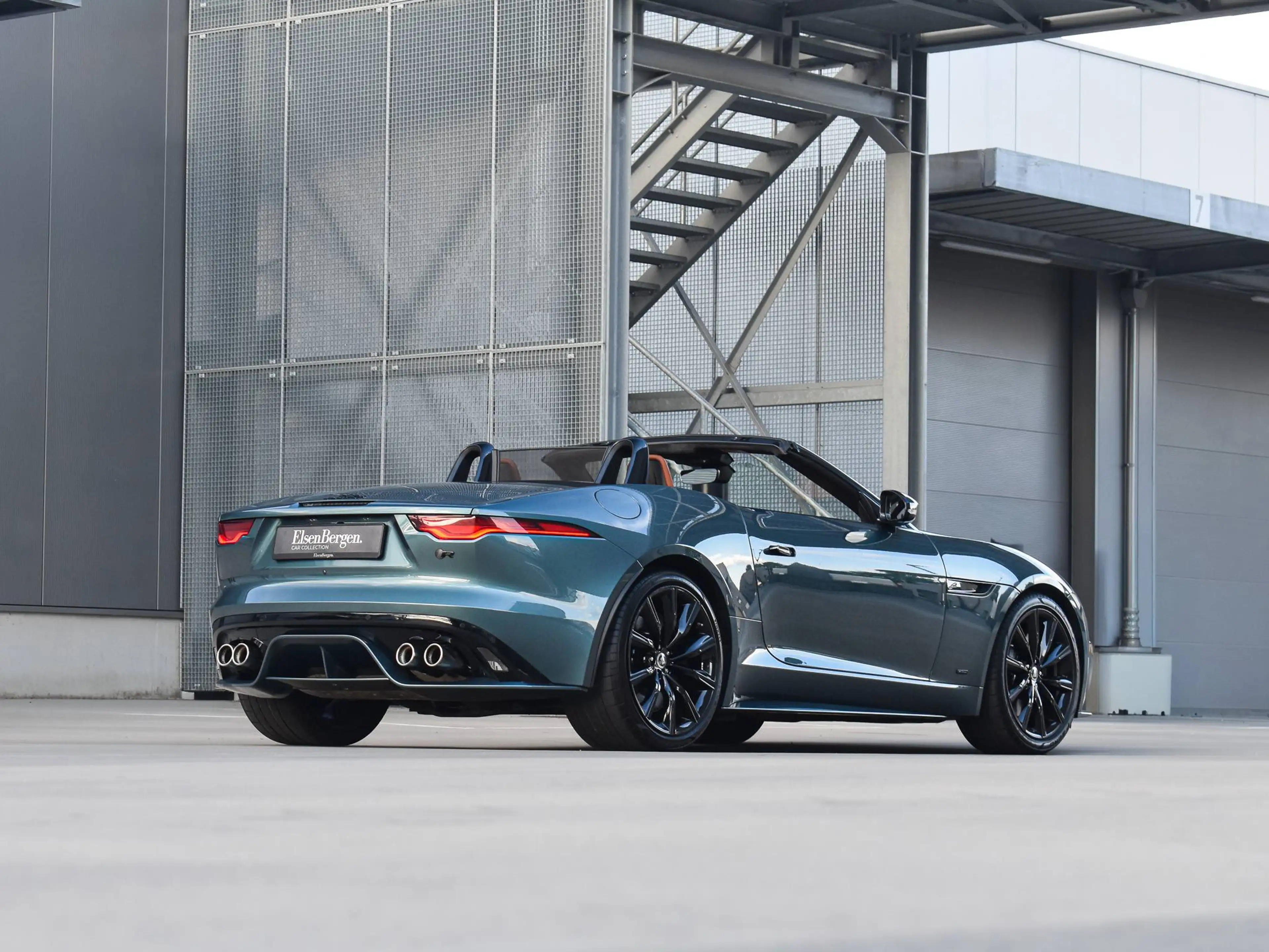 Jaguar F-Type 5.0 V8 R Cabriolet AWD P575 / Giola Green / Black Pack / FULL — photo 4