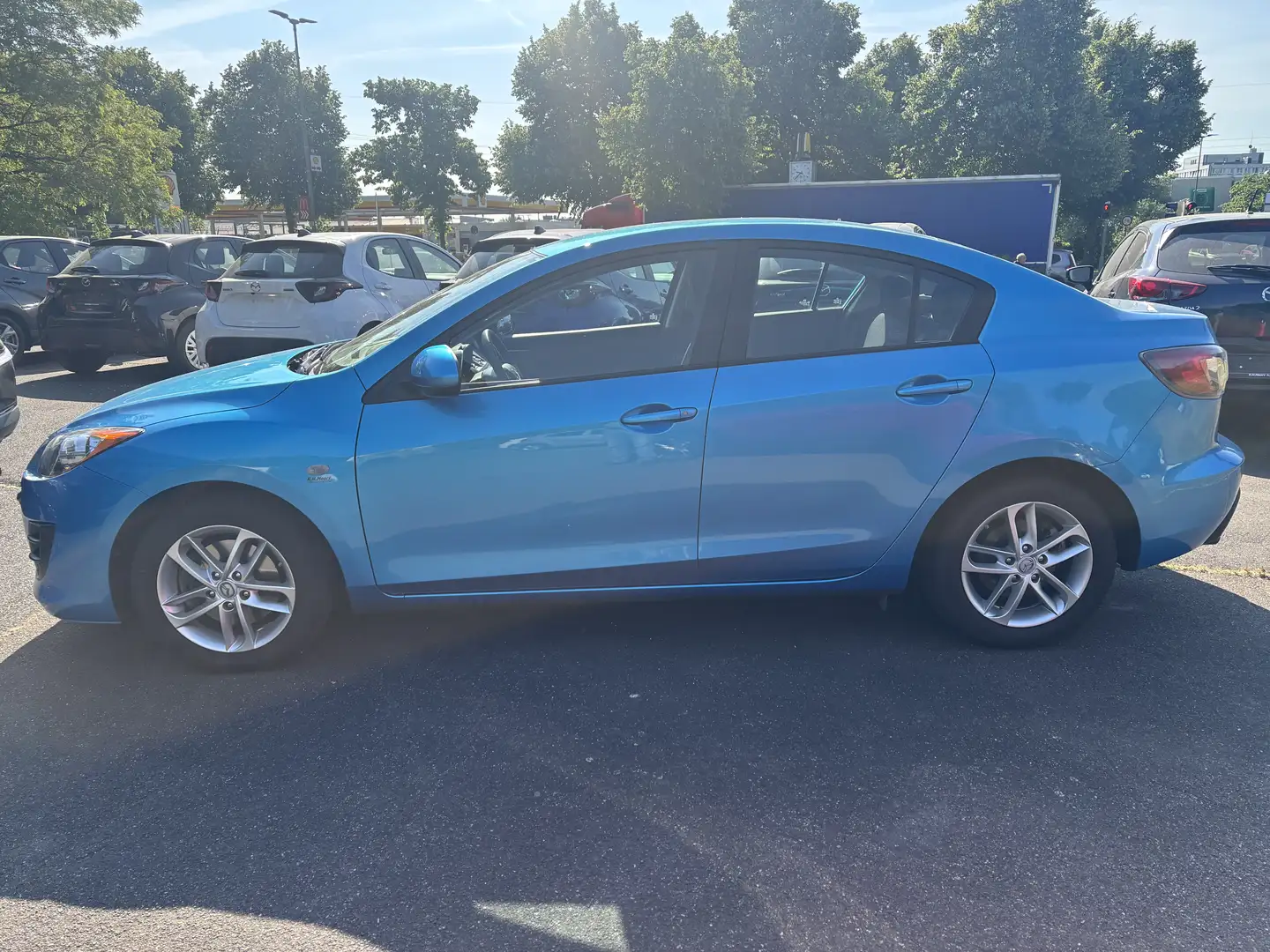 Mazda 3 Limousine 2.0 MZR DISI, Exclusive-Line Bleu - 2