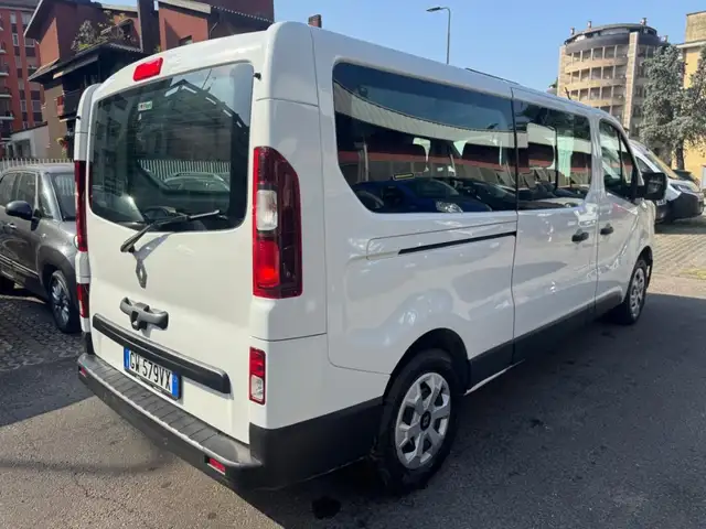 Renault Trafic view 6