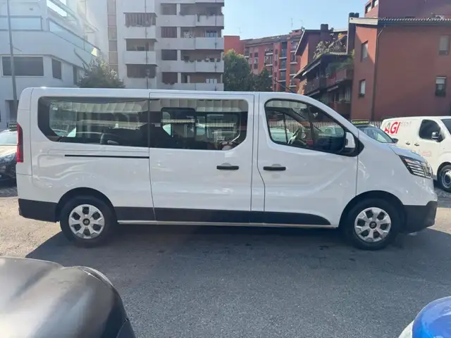 Renault Trafic view 4