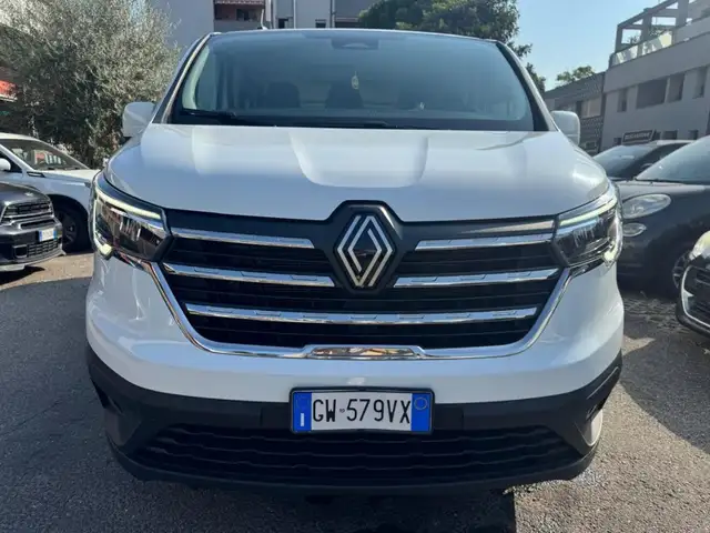Renault Trafic view 3