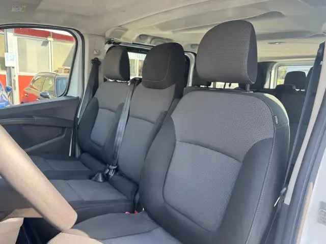 Renault Trafic view 13
