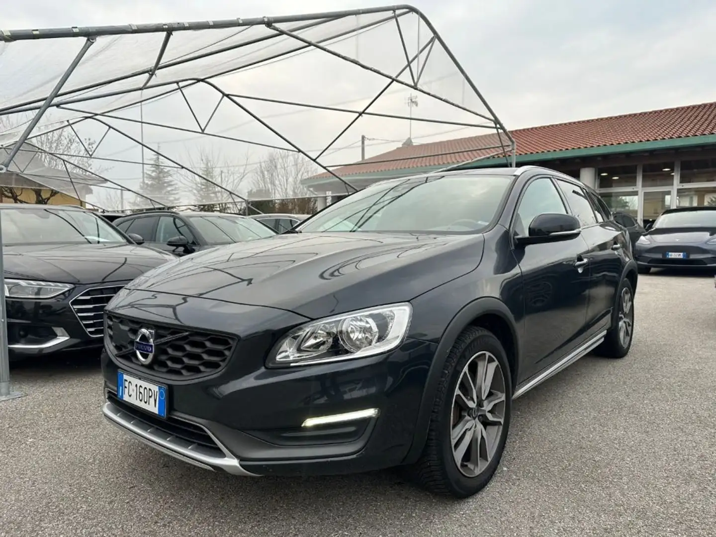 Volvo V60 Cross Country D3 Geartronic Momentum Grigio - 1