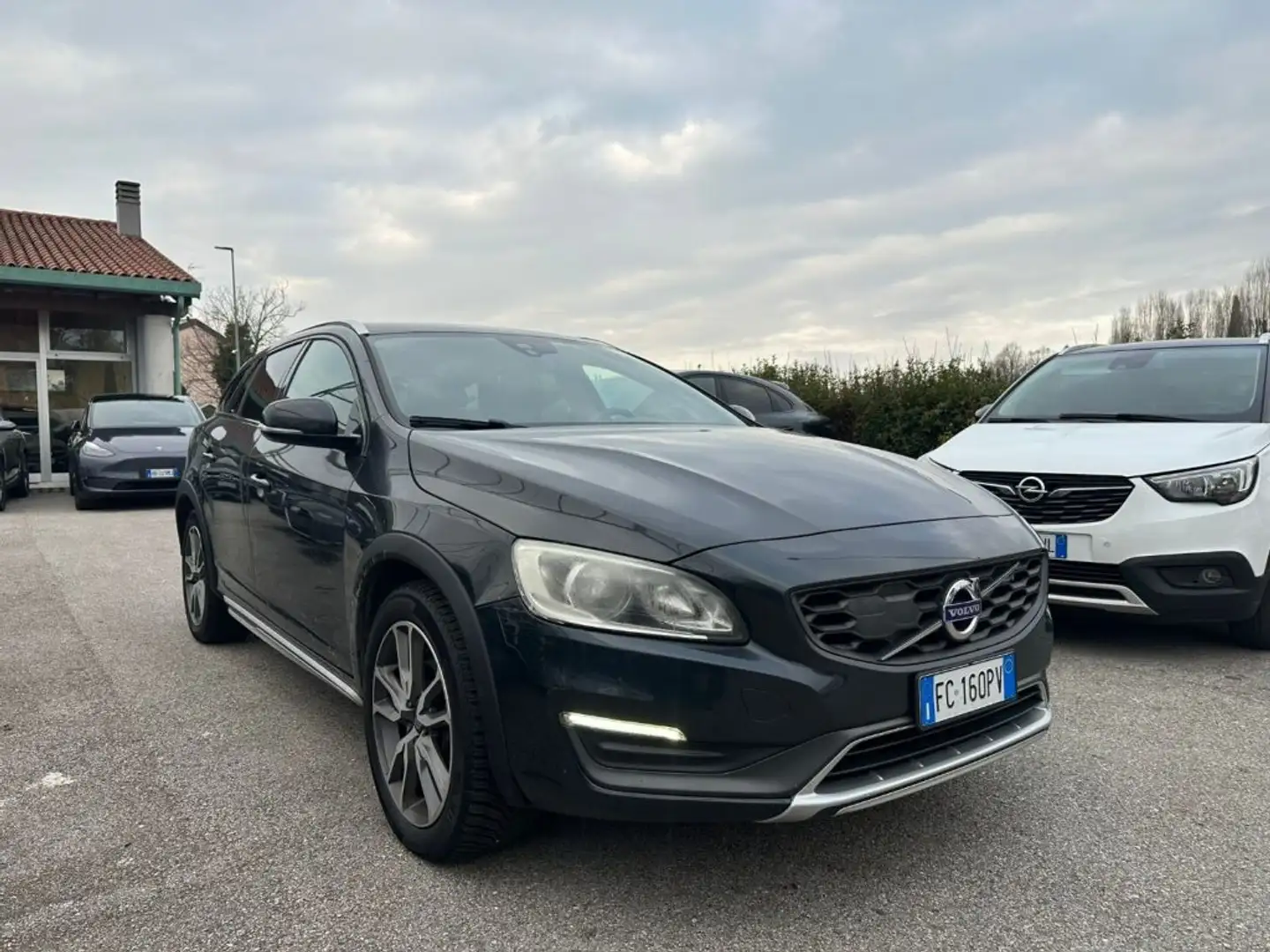 Volvo V60 Cross Country D3 Geartronic Momentum Grigio - 2