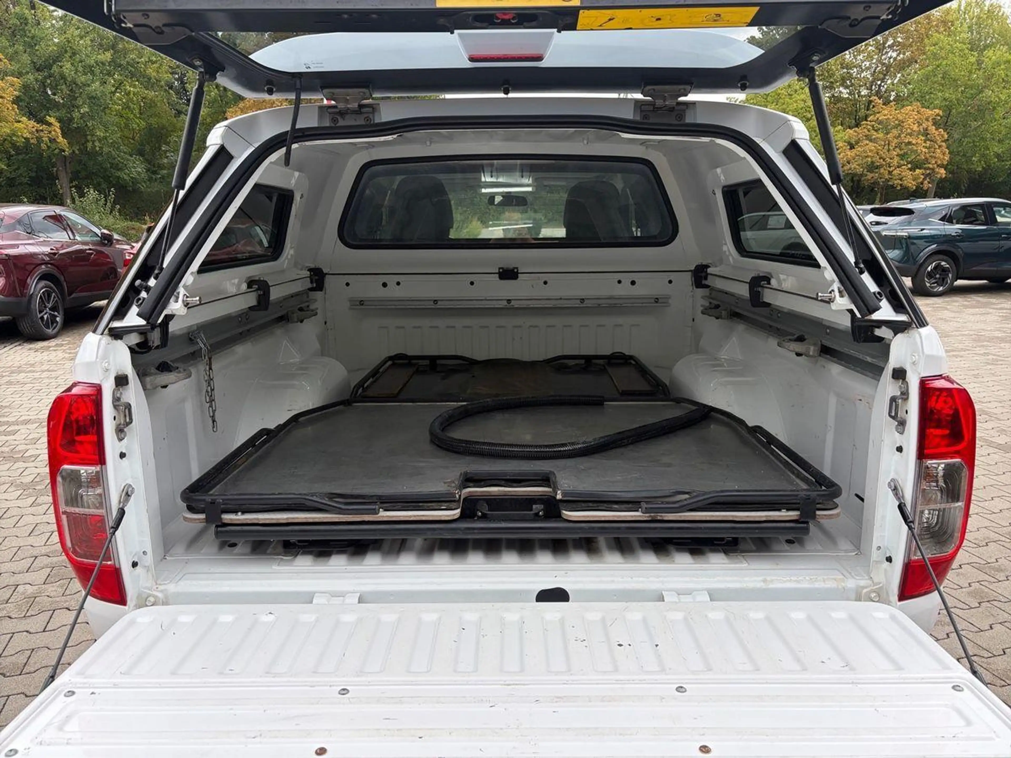 Nissan Navara King Cab Visia 2.3dCi *HARDTOP* — photo 11