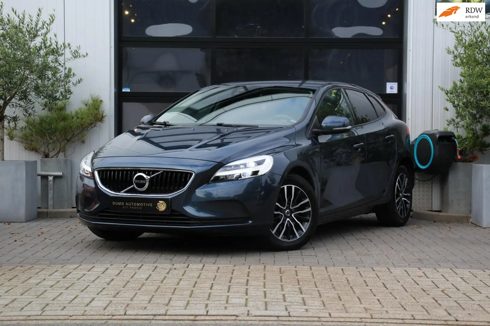 Volvo V40 2.0 T2 Momentum - NAVI - CRUISE - GROOTLICHT ASS - Blauw - 1