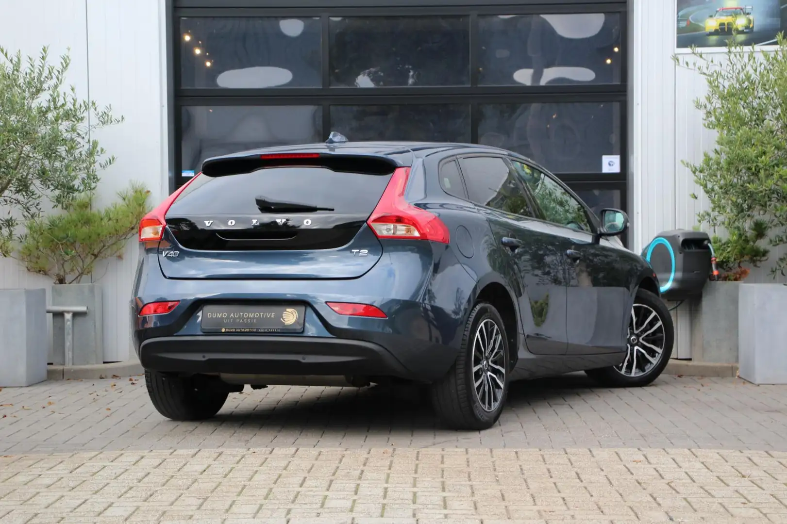 Volvo V40 2.0 T2 Momentum - NAVI - CRUISE - GROOTLICHT ASS - Blauw - 2