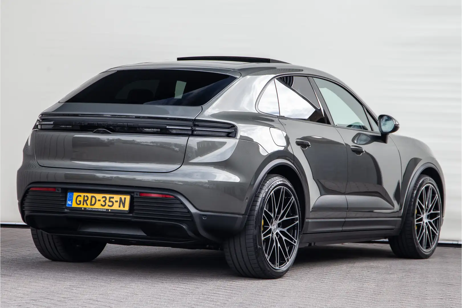 Porsche Macan 4 100 kWh Panorama, Trekhaak, 22" , 18-voudige Spo Groen - 2