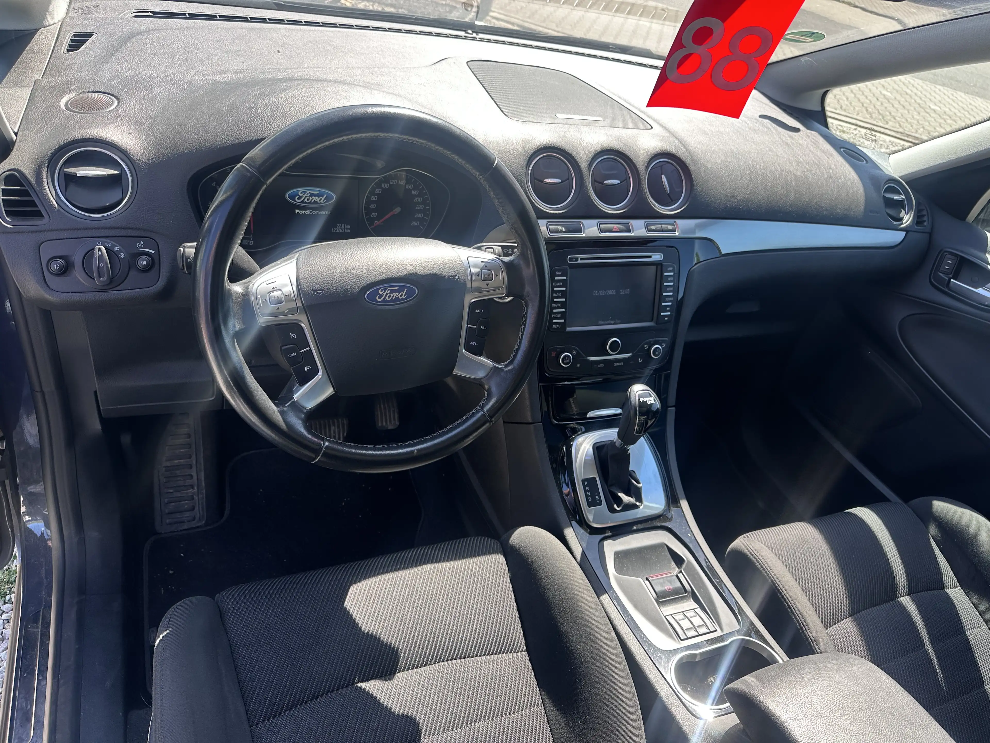 Ford S-Max Titanium — photo 11