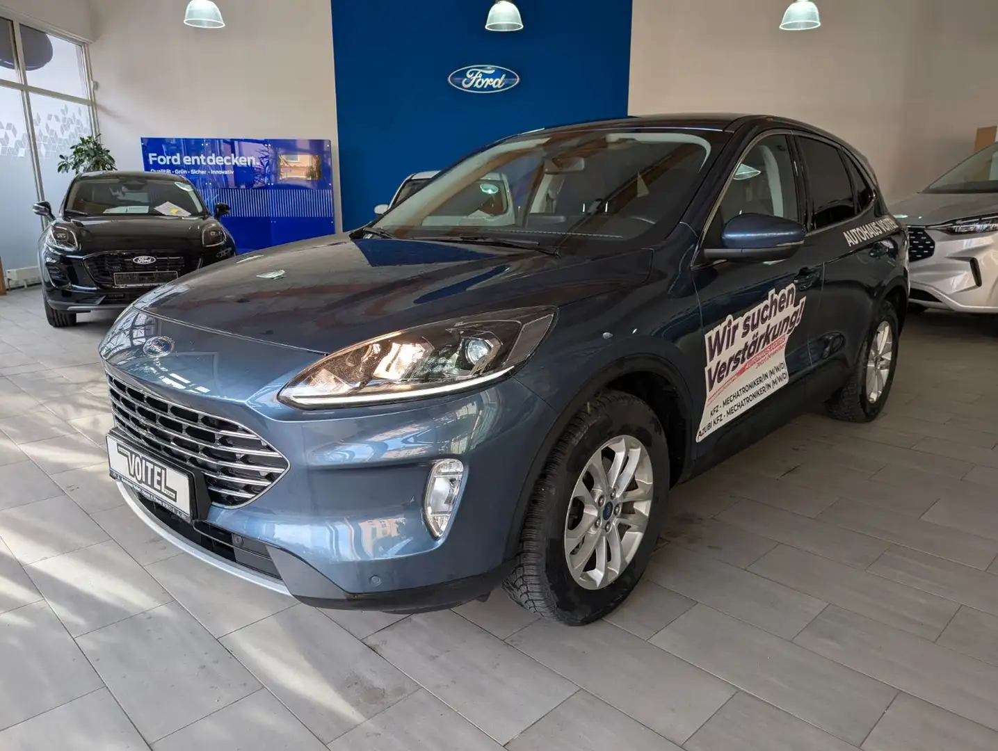 Ford Kuga Titanium 1.5 EcoBoost 150PS Modrá - 1