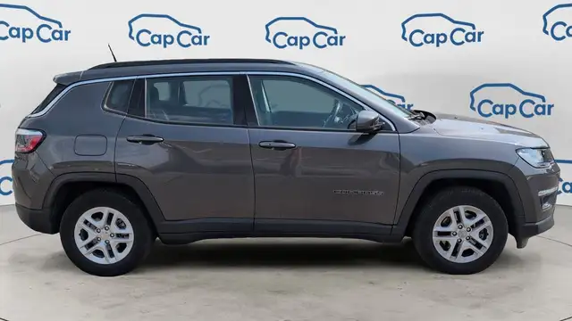 Jeep Compass view 4